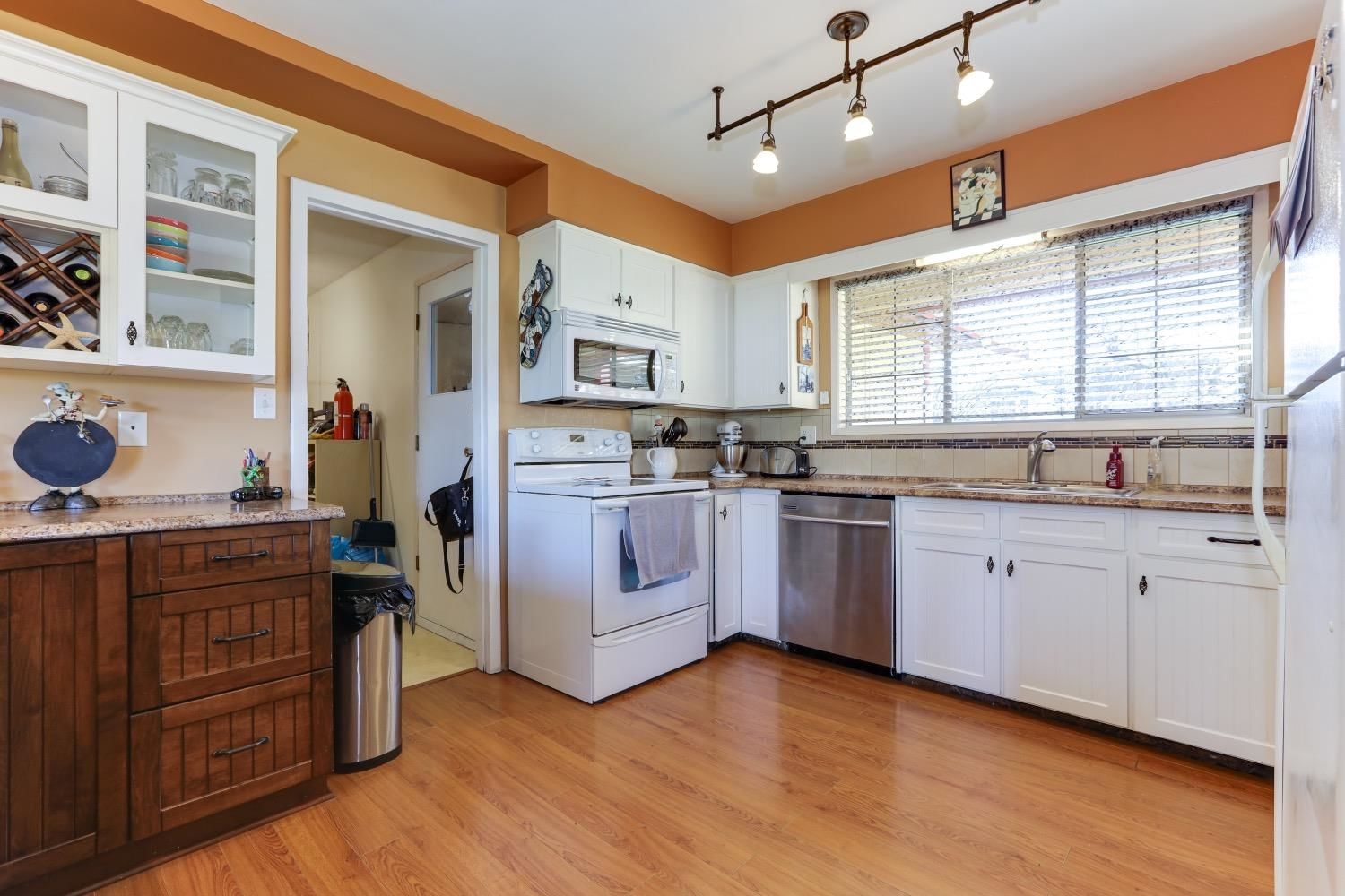 Listing Image 15