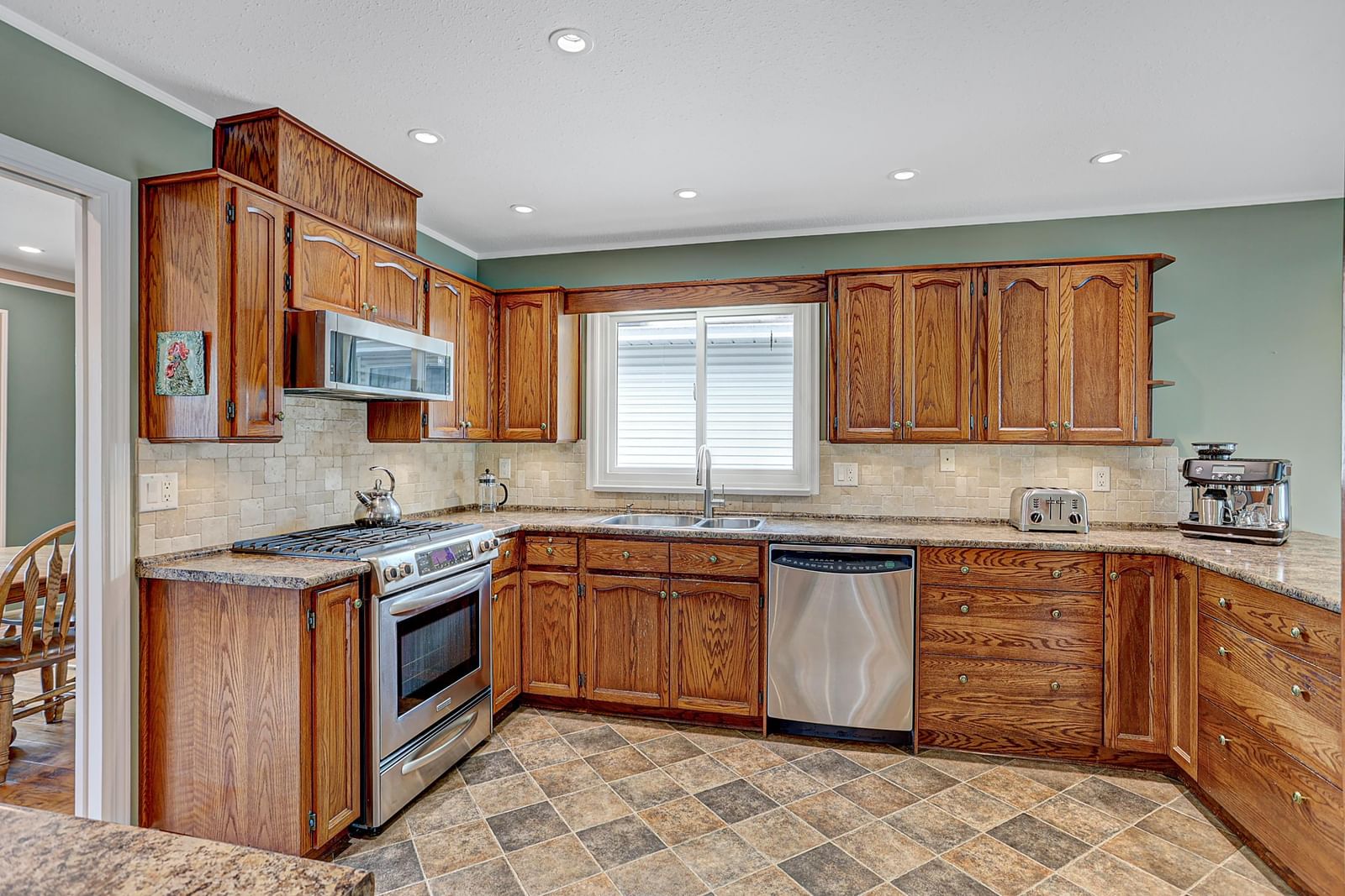 Listing Image 8