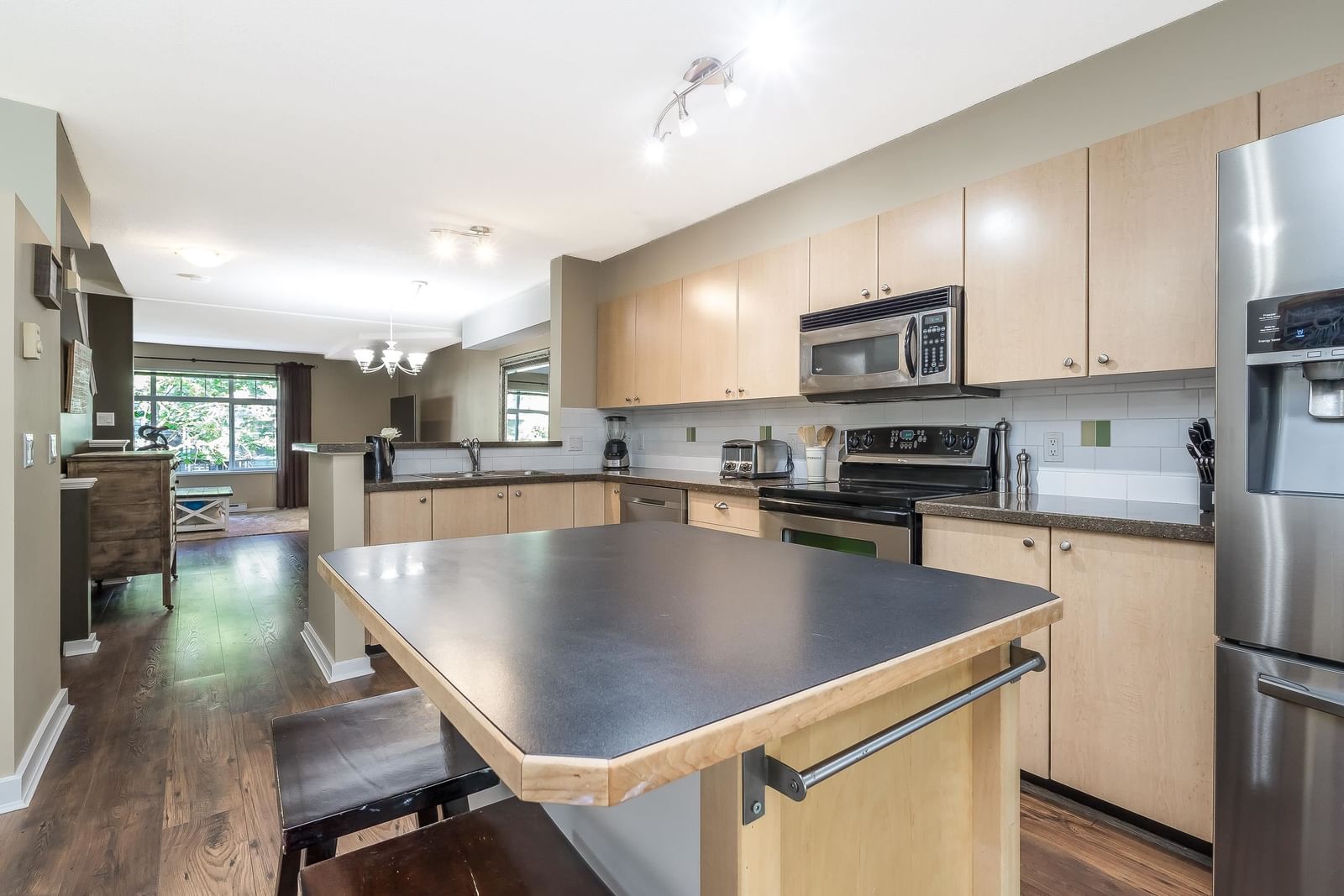Listing Image 8