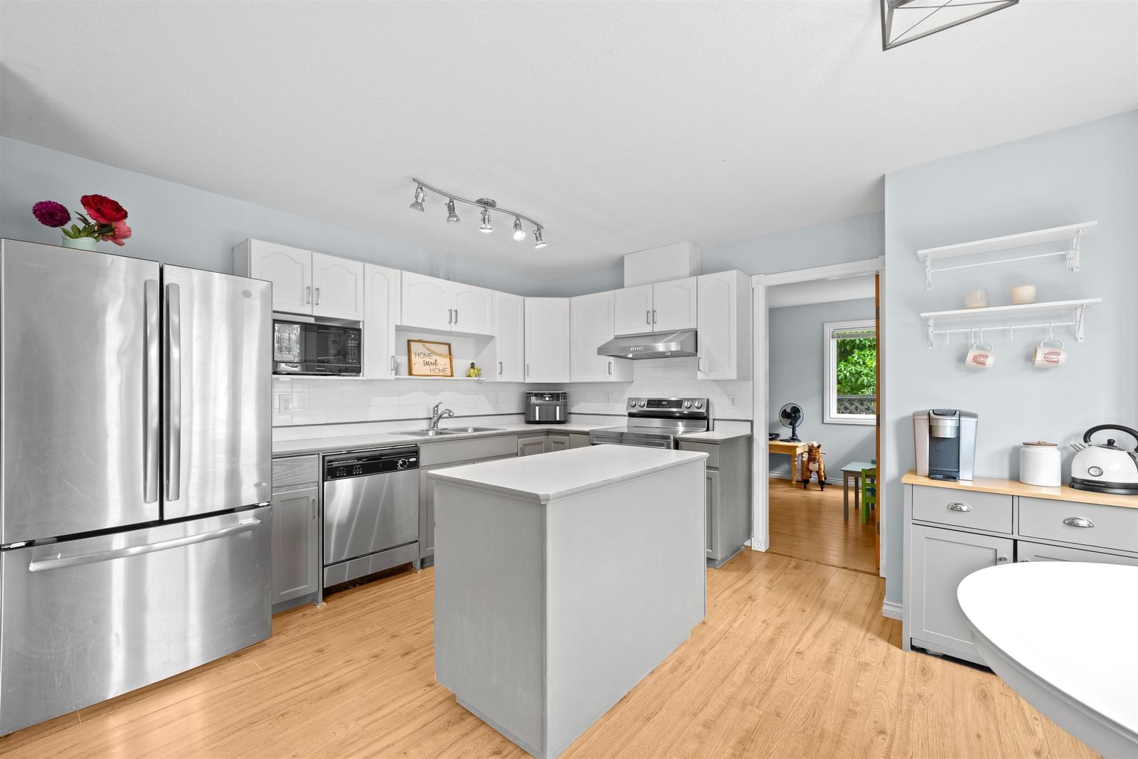 Listing Image 11