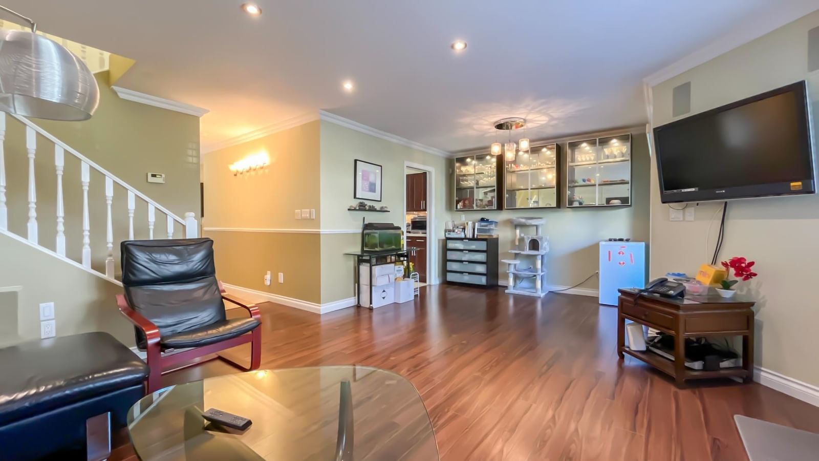 Listing Image 5