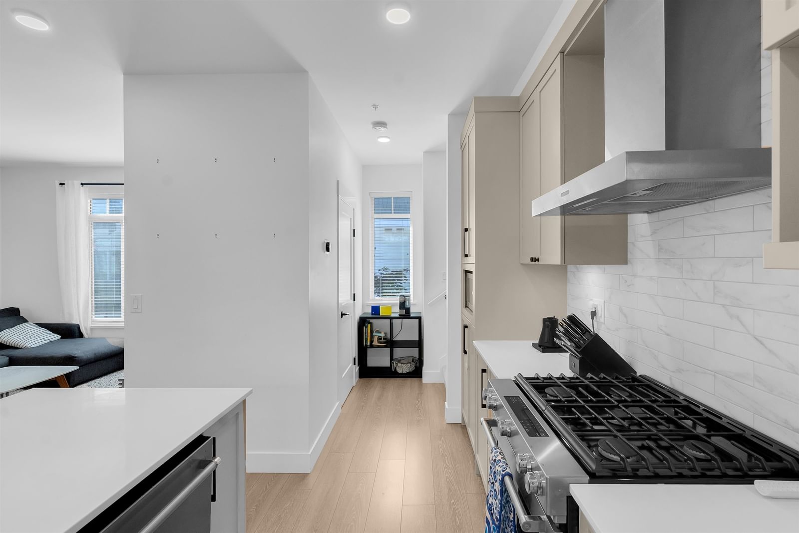 Listing Image 18