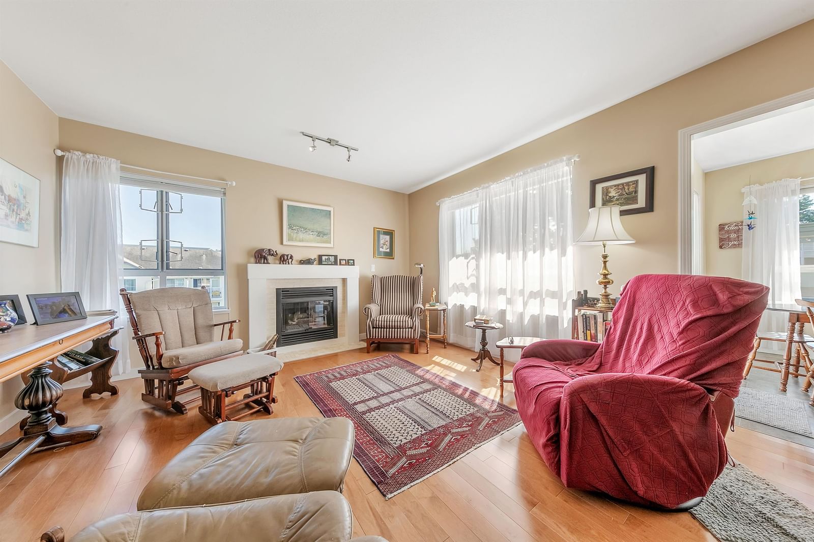 Listing Image 3