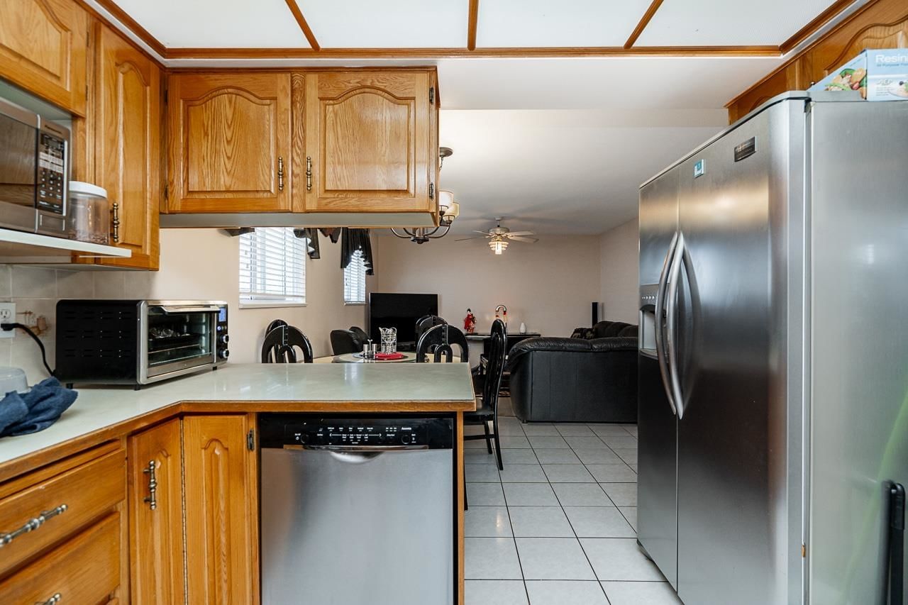 Listing Image 4
