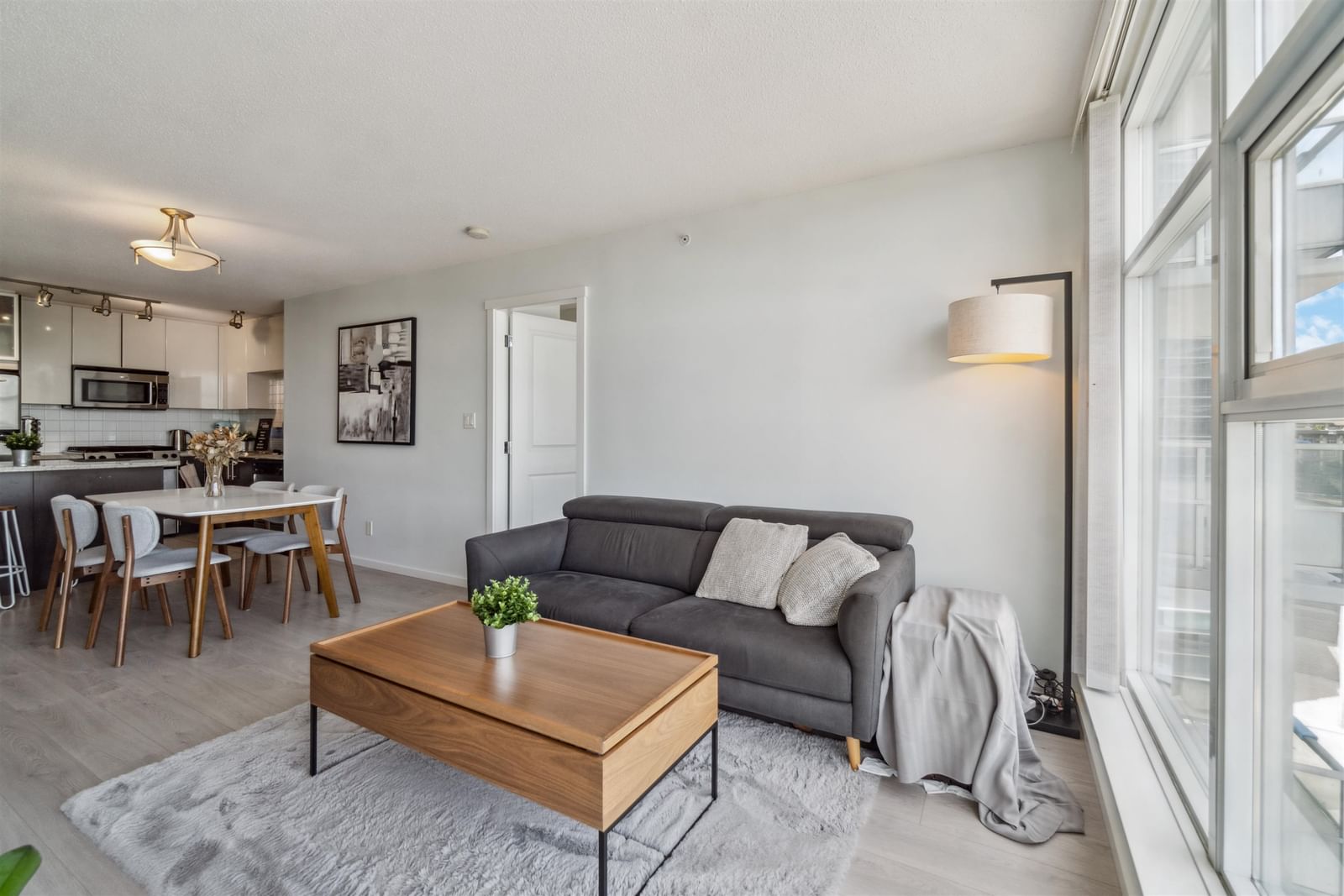 Listing Image 16