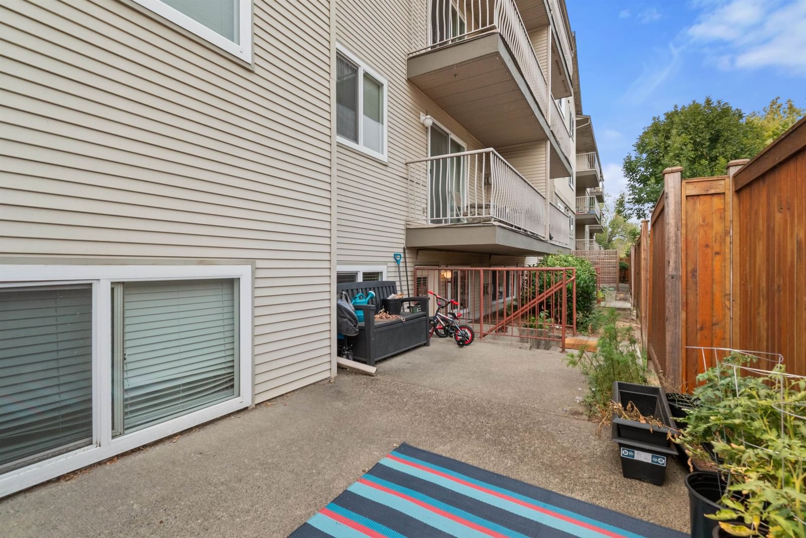 Listing Image 4