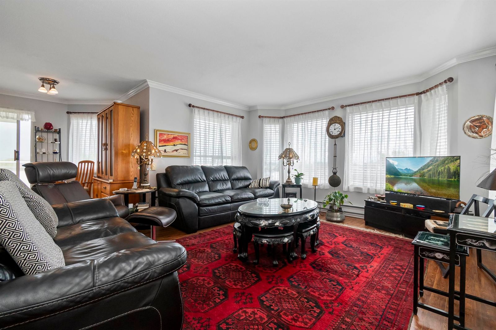 Listing Image 4
