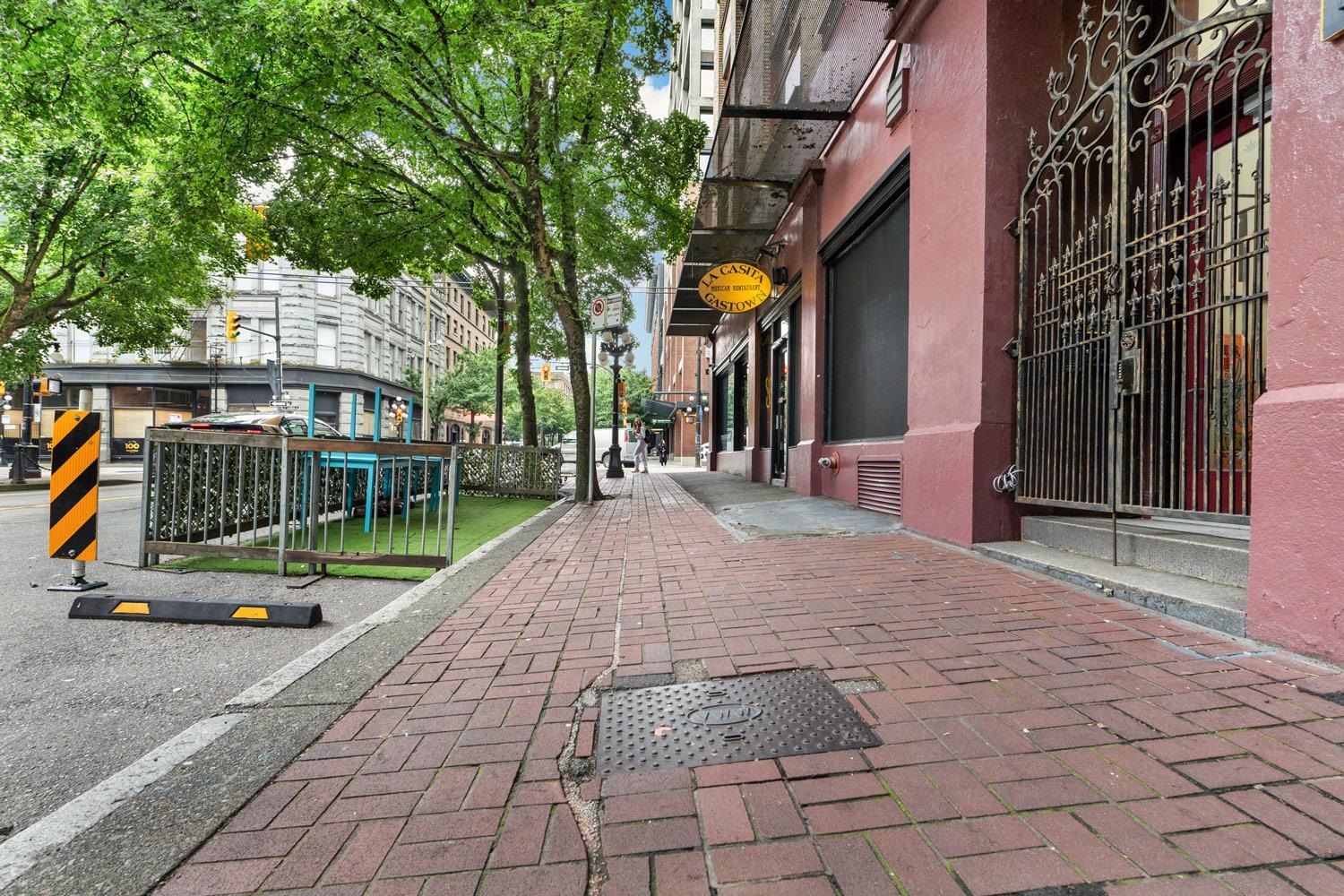 Listing Image 4
