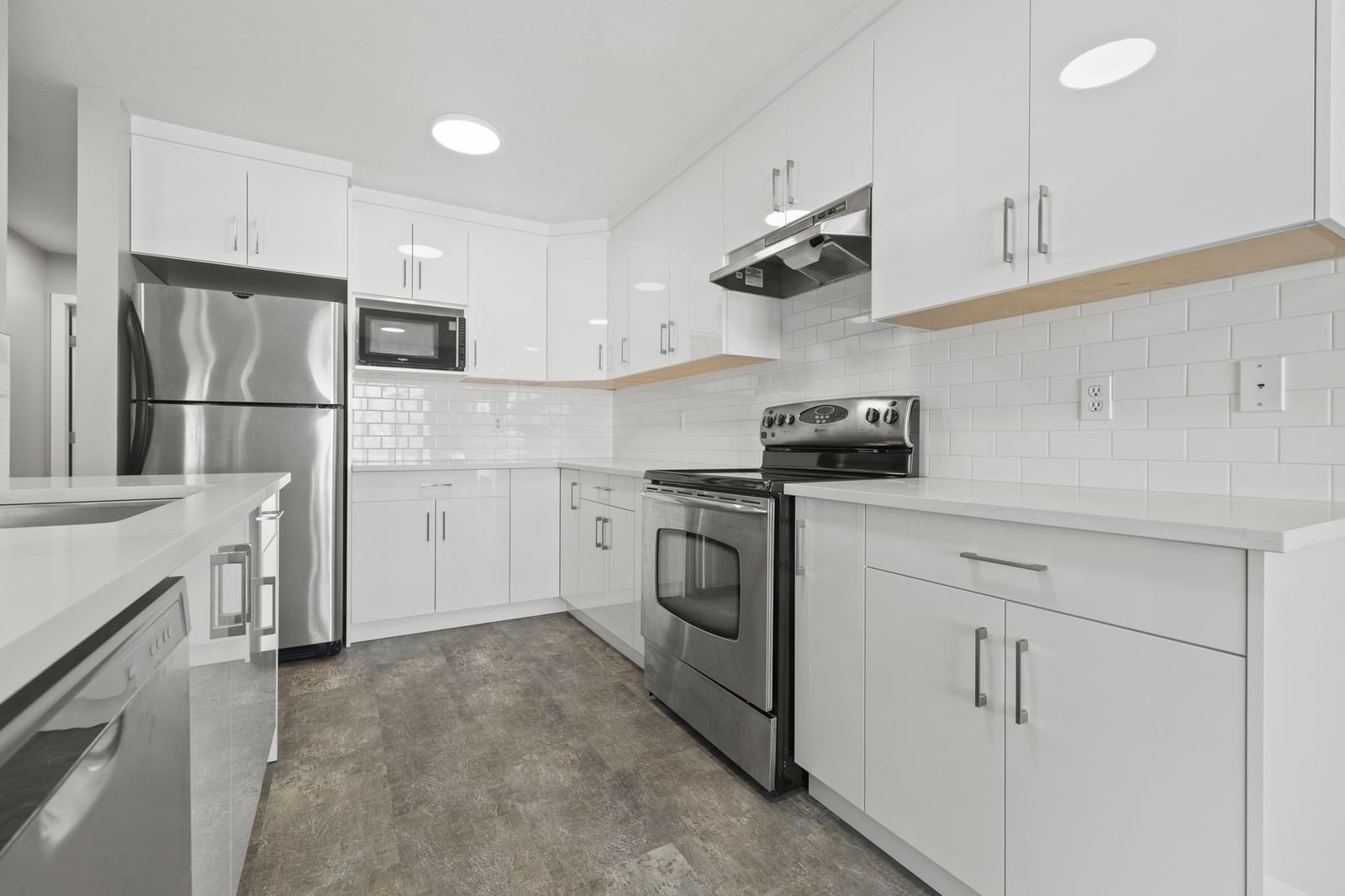 Listing Image 14