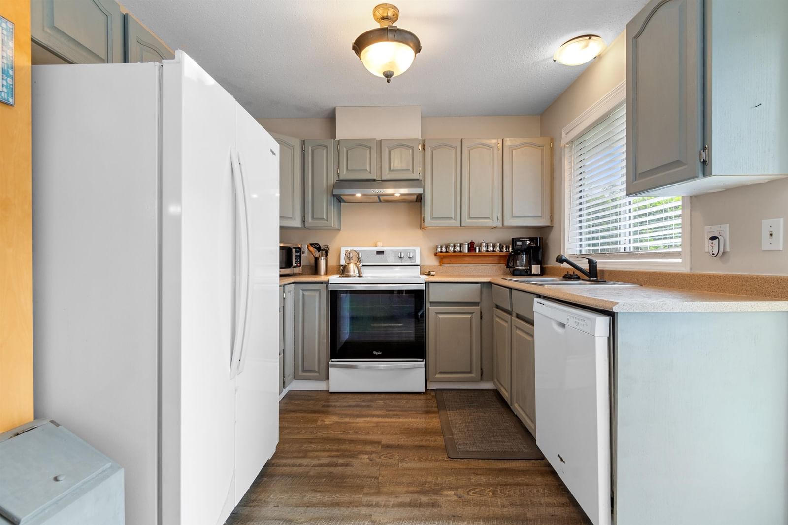 Listing Image 12