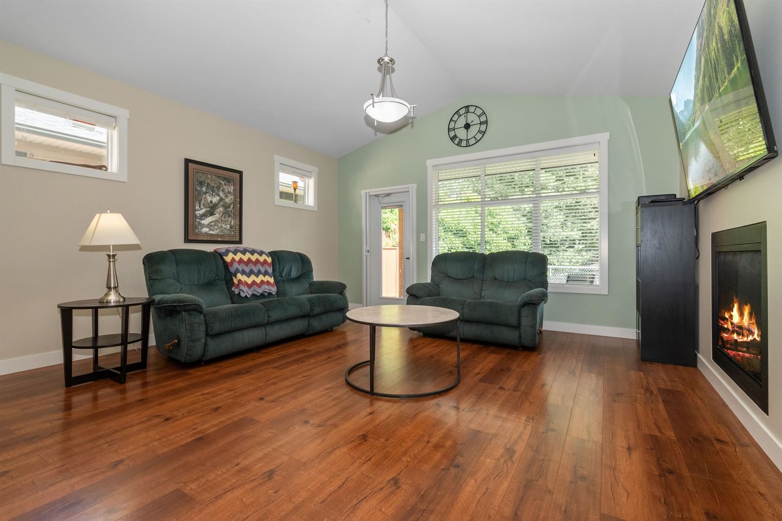 Listing Image 9