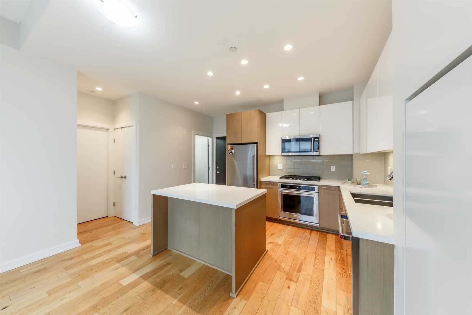 Listing Image 8