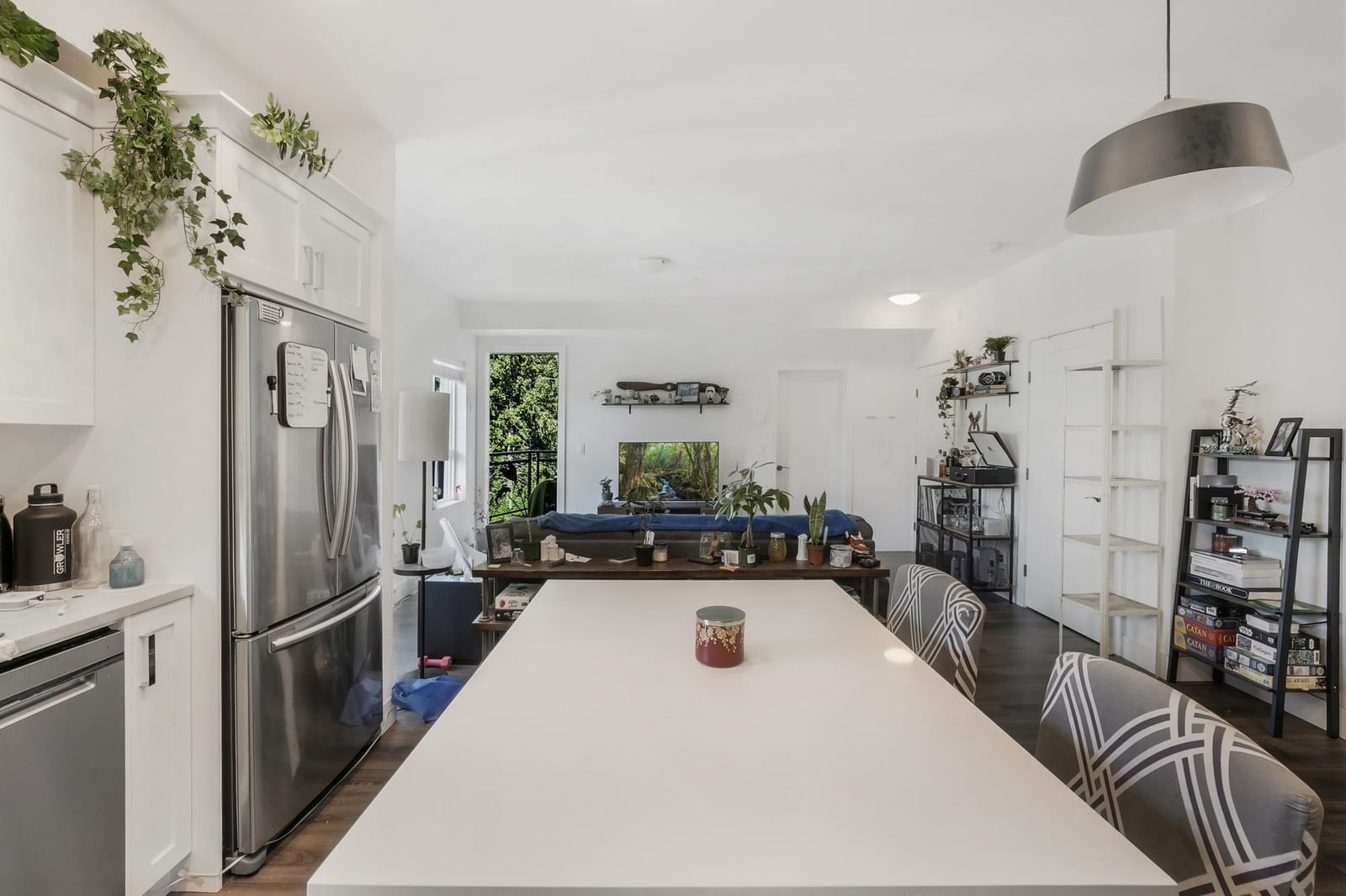 Listing Image 5