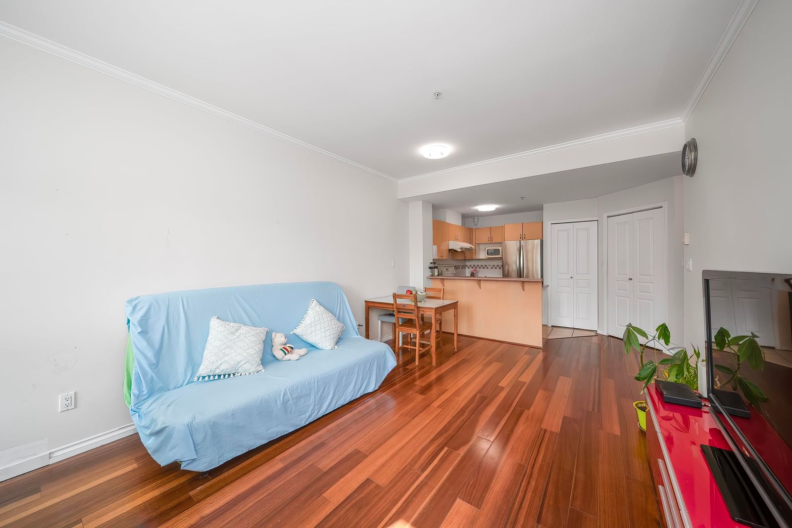 Listing Image 5
