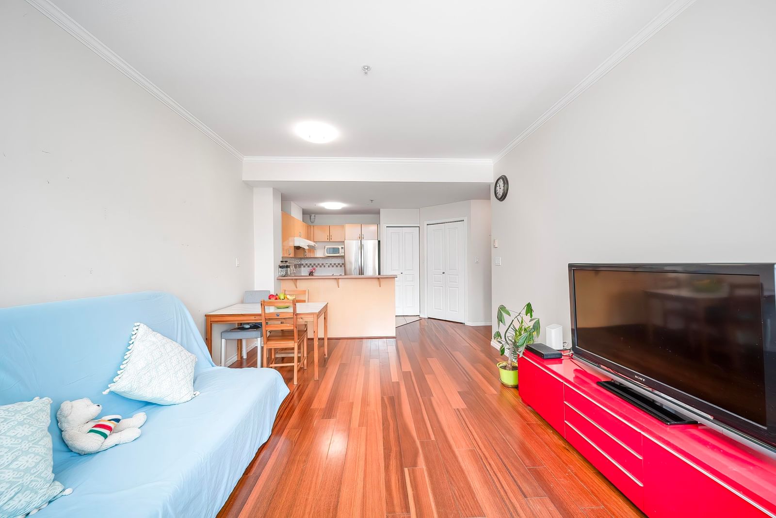 Listing Image 6