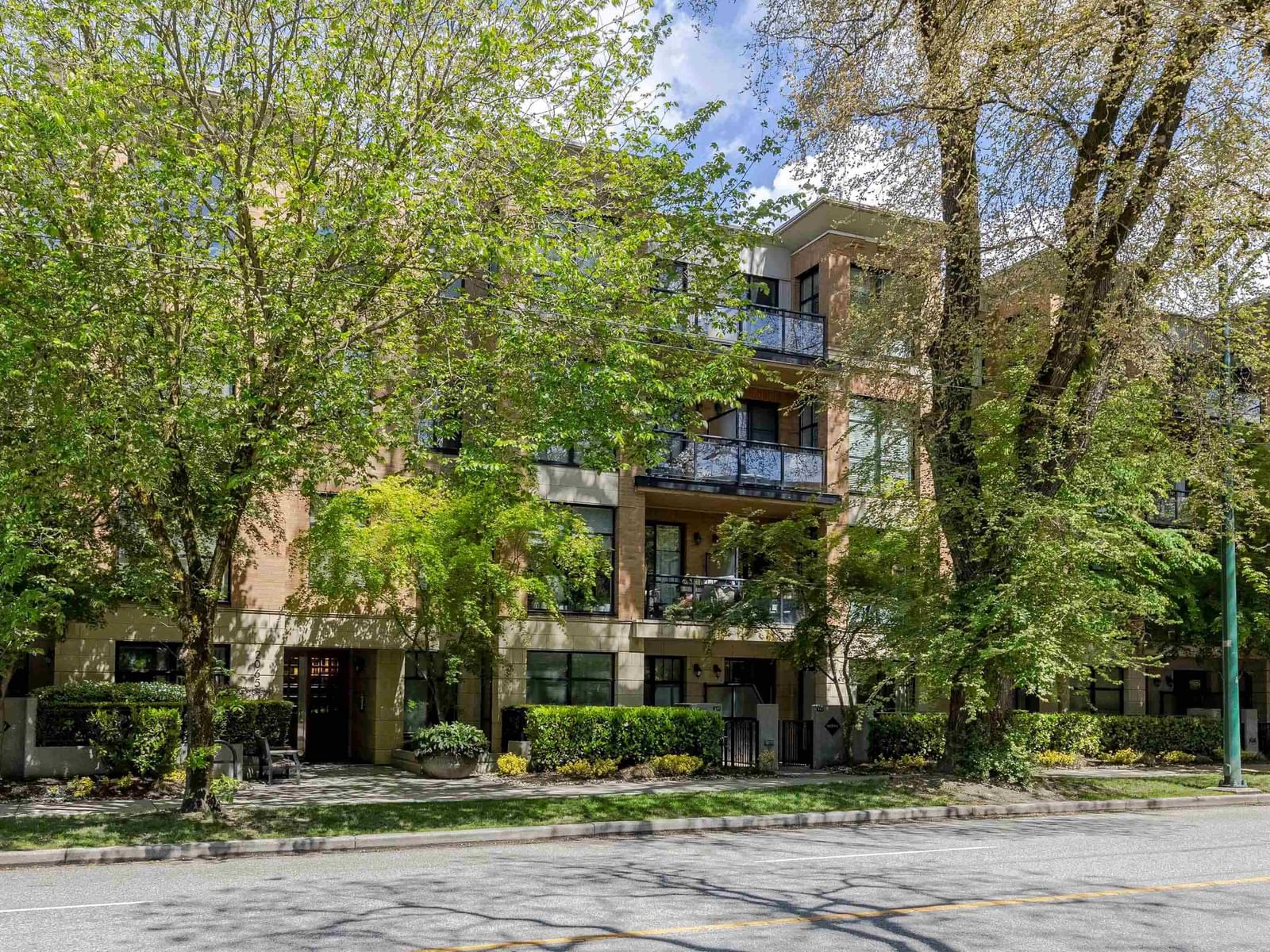 Listing Image 4