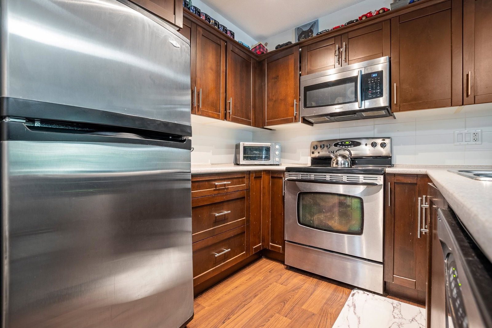 Listing Image 6