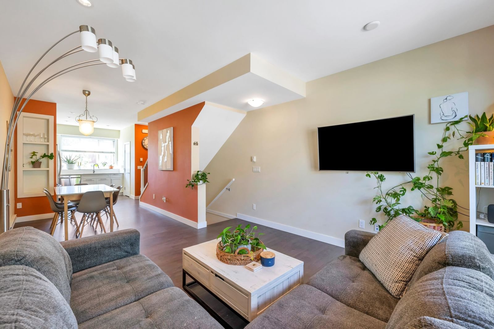 Listing Image 11