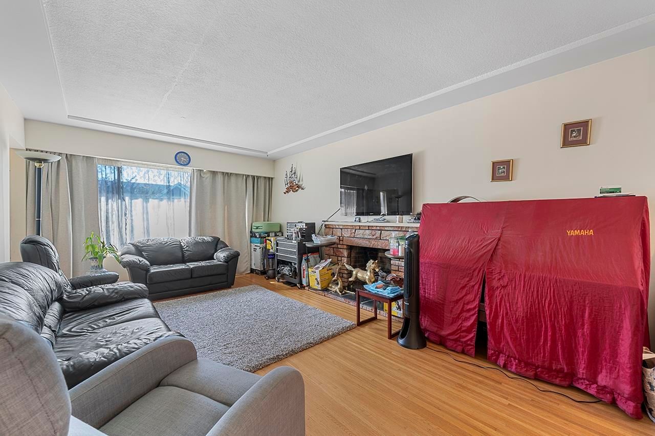 Listing Image 6