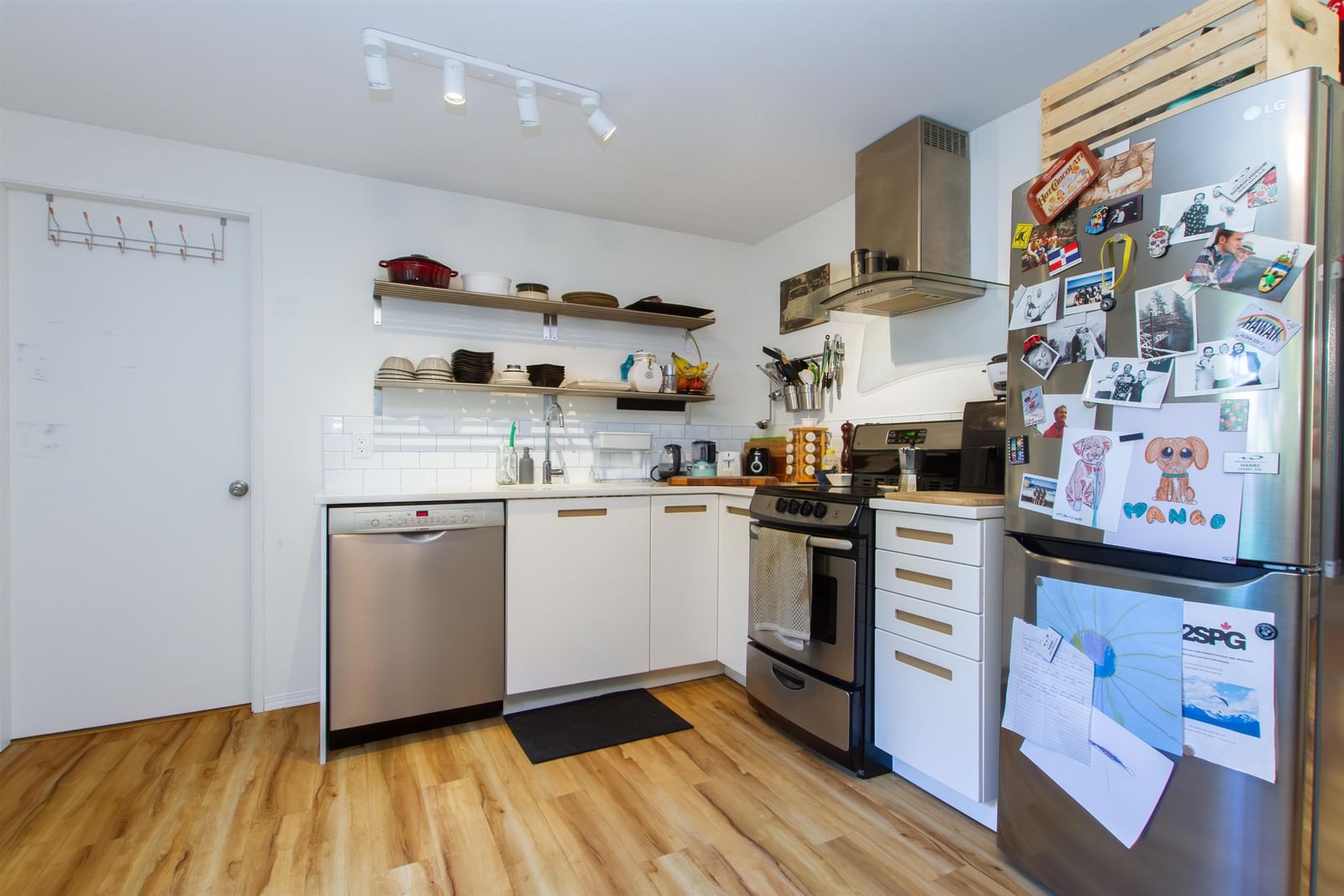 Listing Image 14
