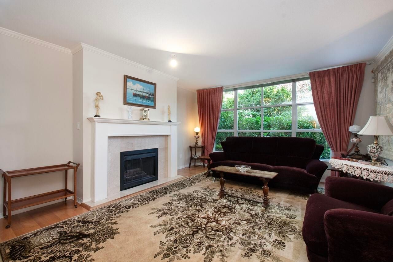 Listing Image 4