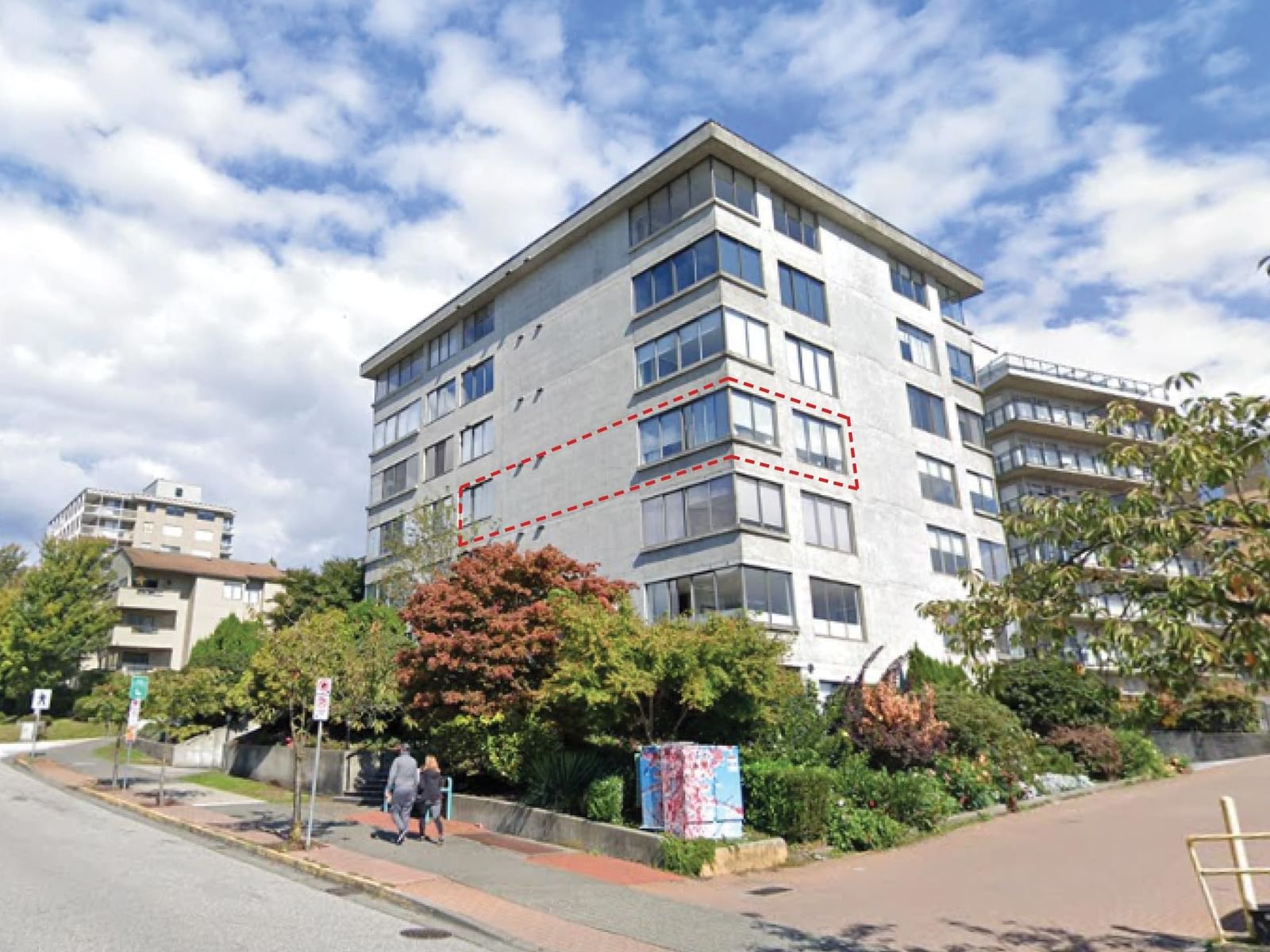 Listing Image 4