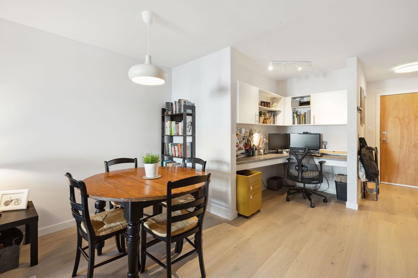 Listing Image 9