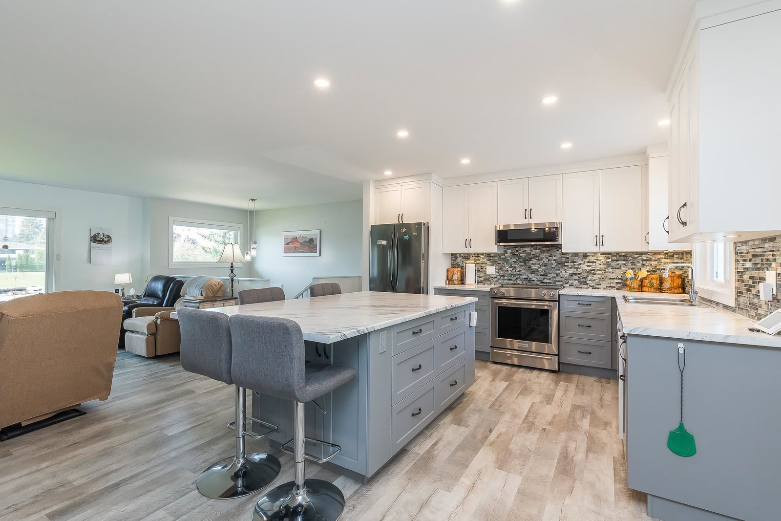 Listing Image 9