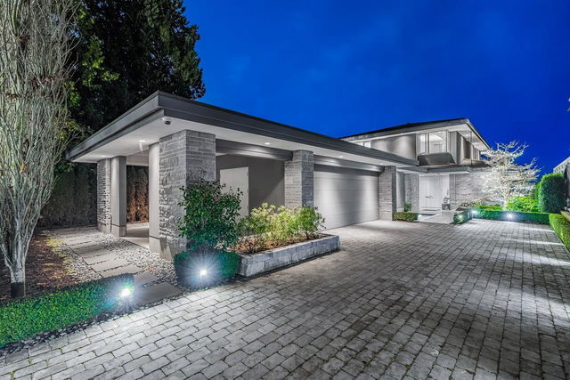 2878 Bellevue Avenue