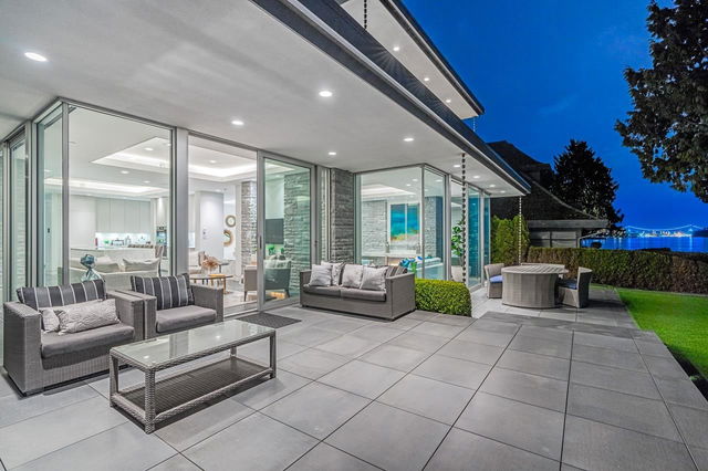 2878 Bellevue Avenue