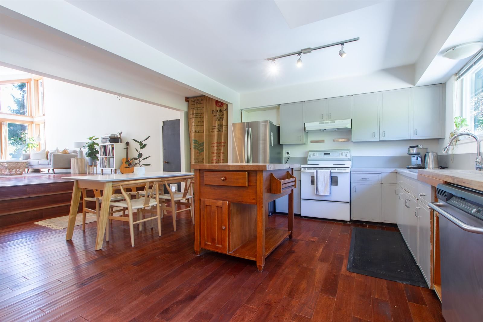 Listing Image 15