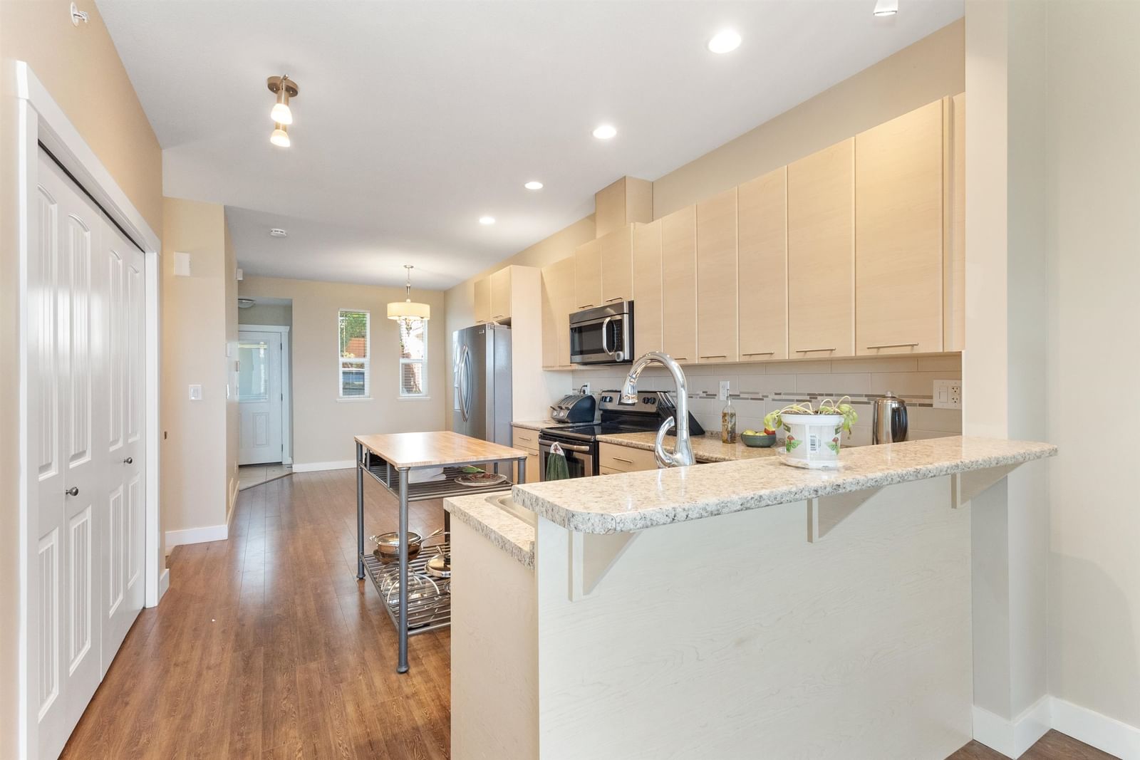 Listing Image 11