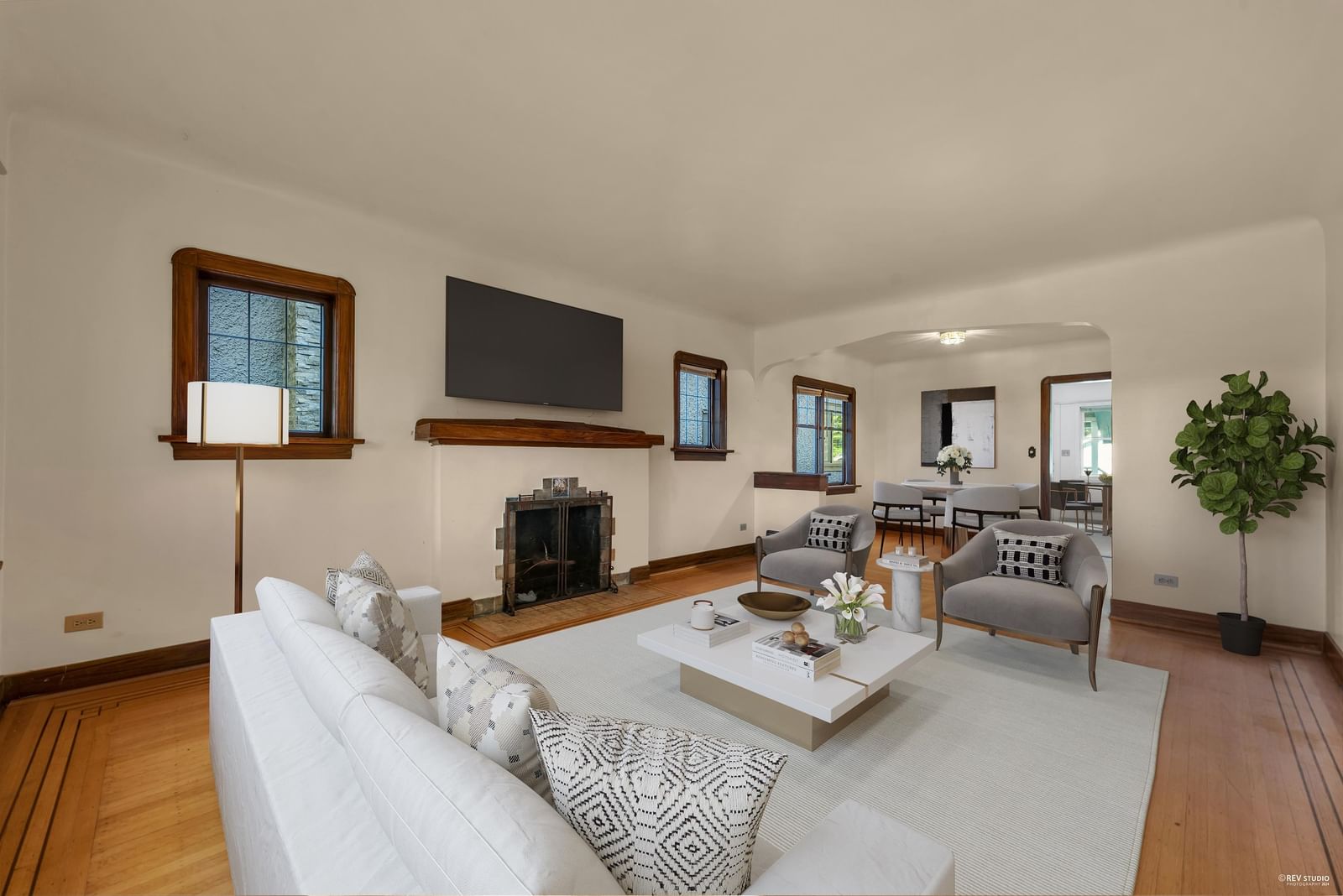 Listing Image 4