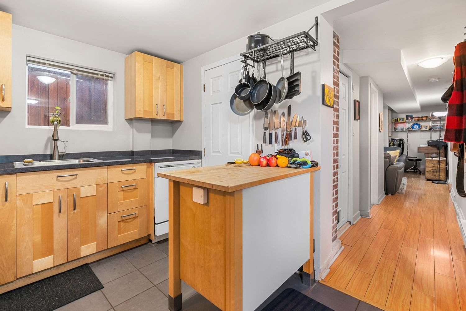 Listing Image 19