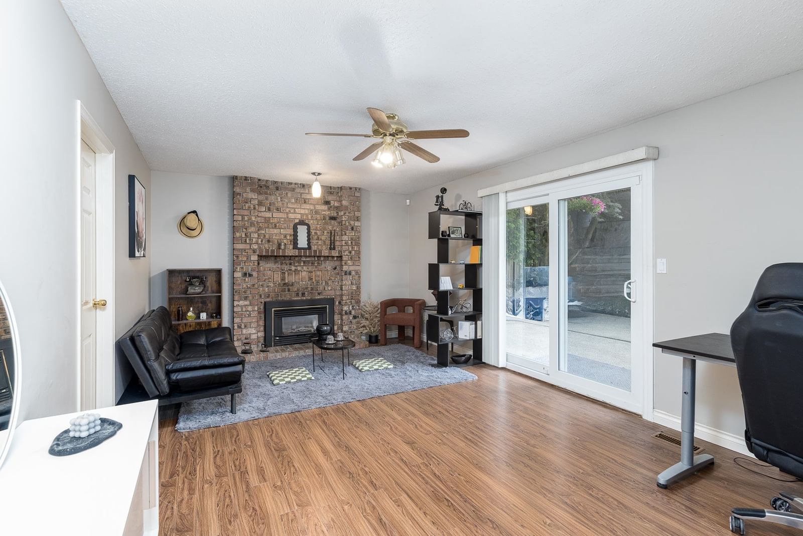 Listing Image 17