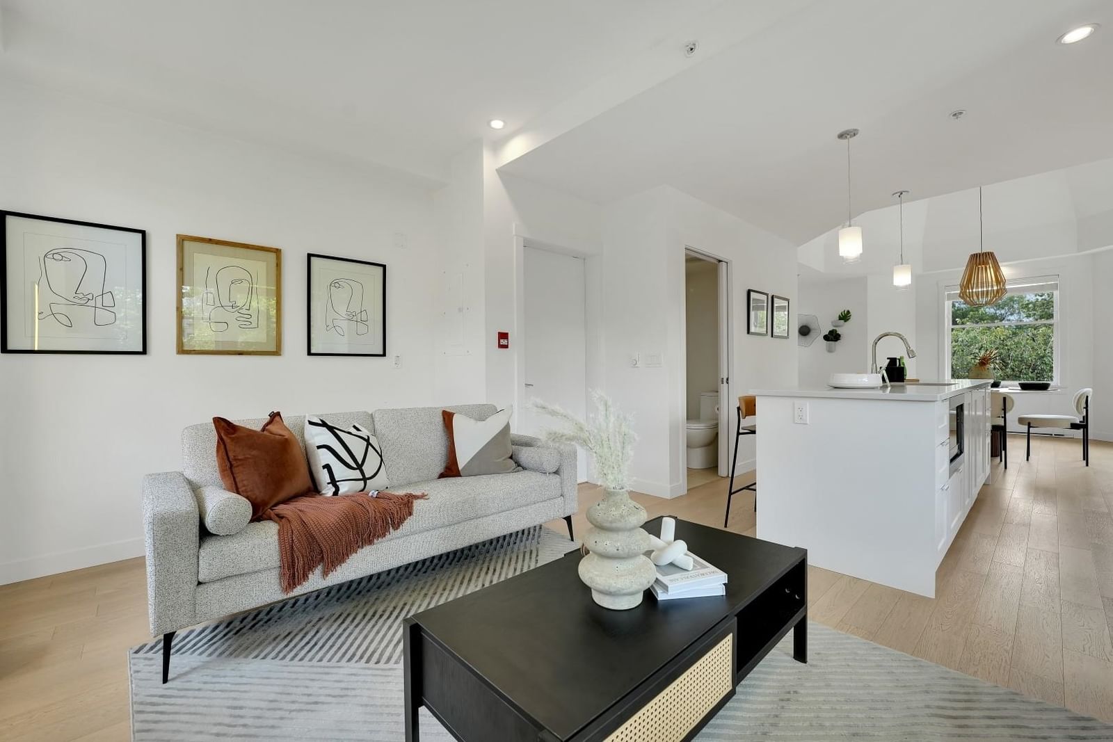 Listing Image 12