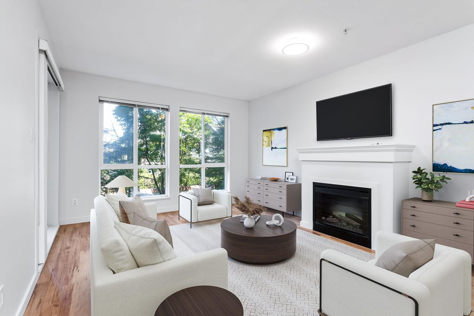 Listing Image 4
