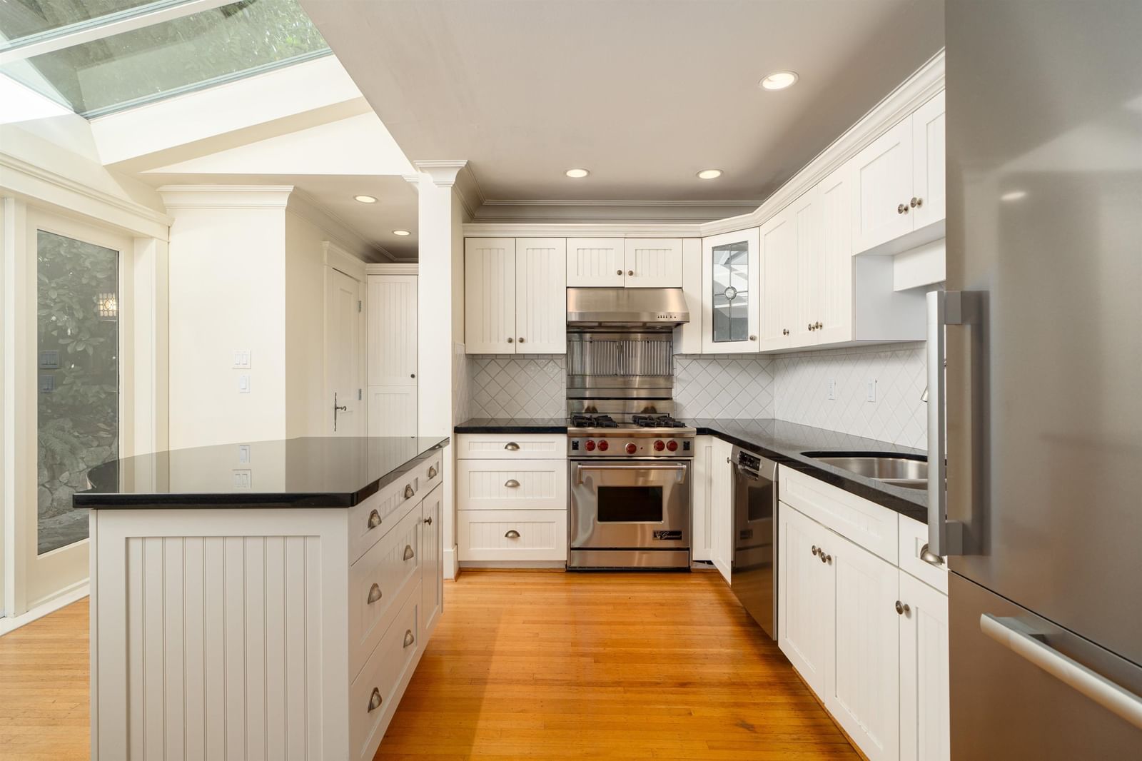 Listing Image 6