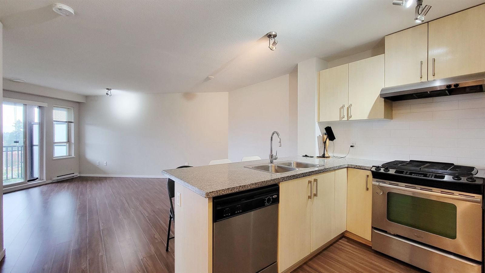 Listing Image 8