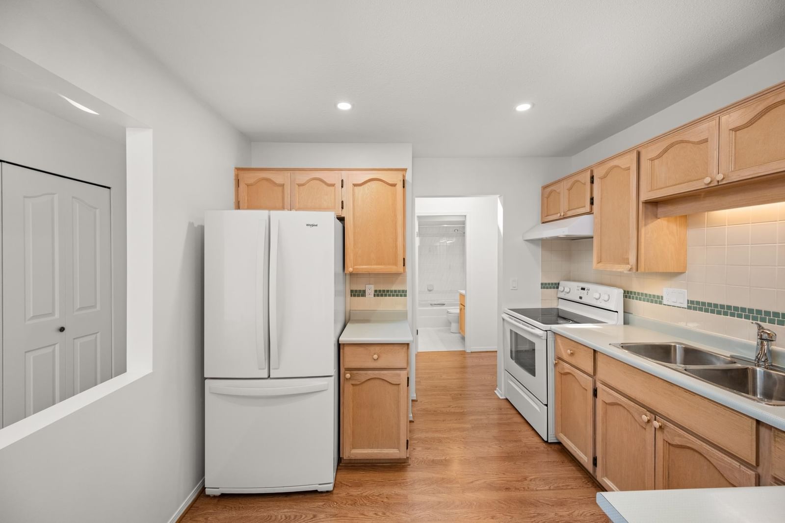 Listing Image 12