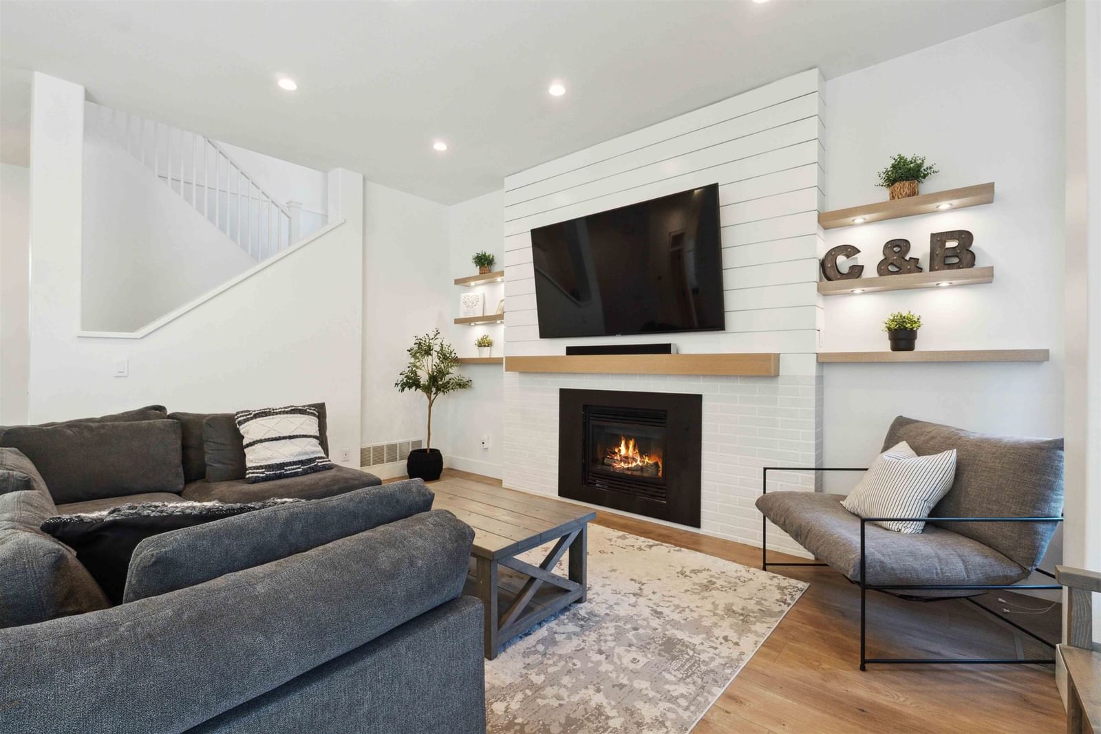 Listing Image 10