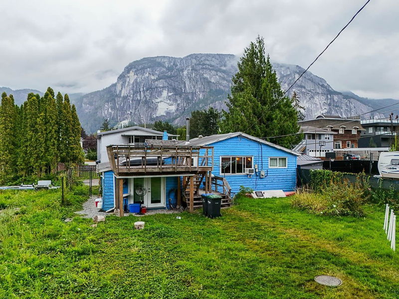 37956 Fourth Avenue, Squamish, British Columbia (MLS R2922908)