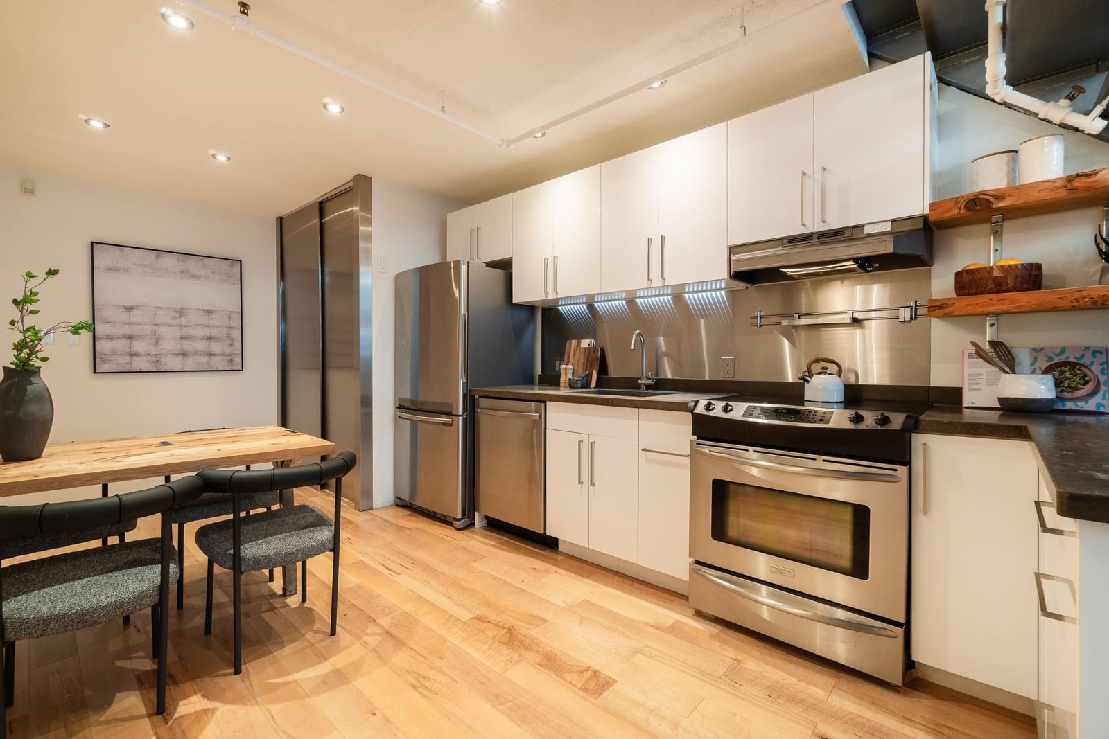 Listing Image 10