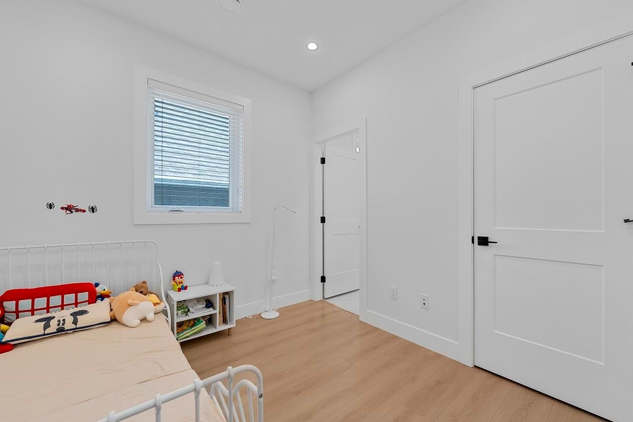Listing Image 14