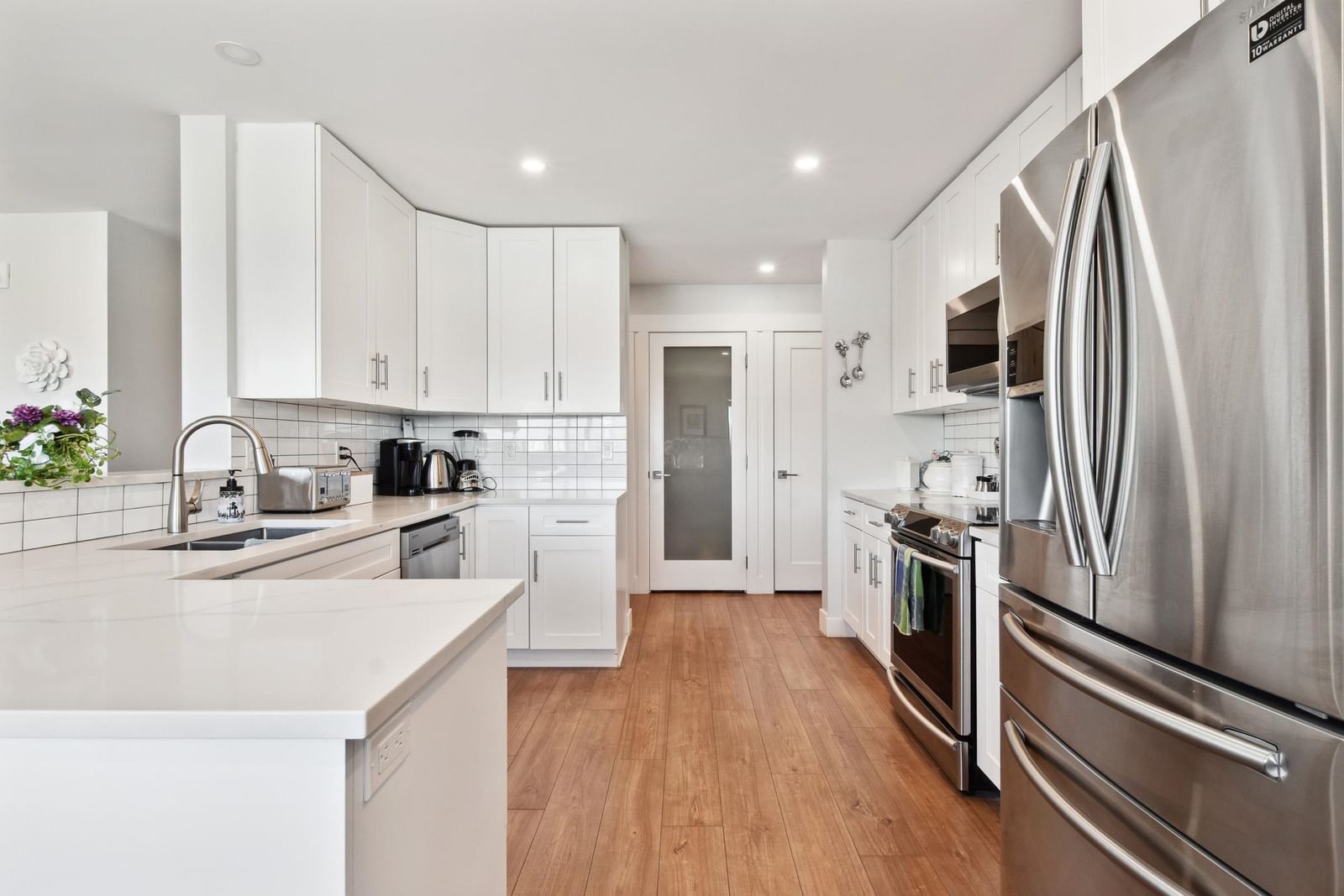 Listing Image 9