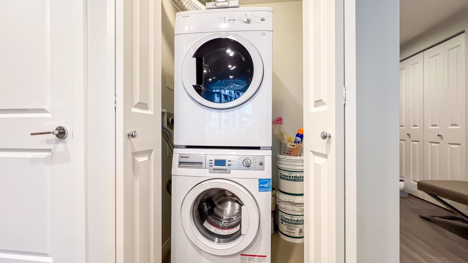 Listing Image 10