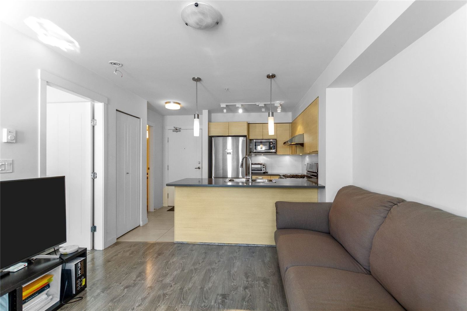 Listing Image 3
