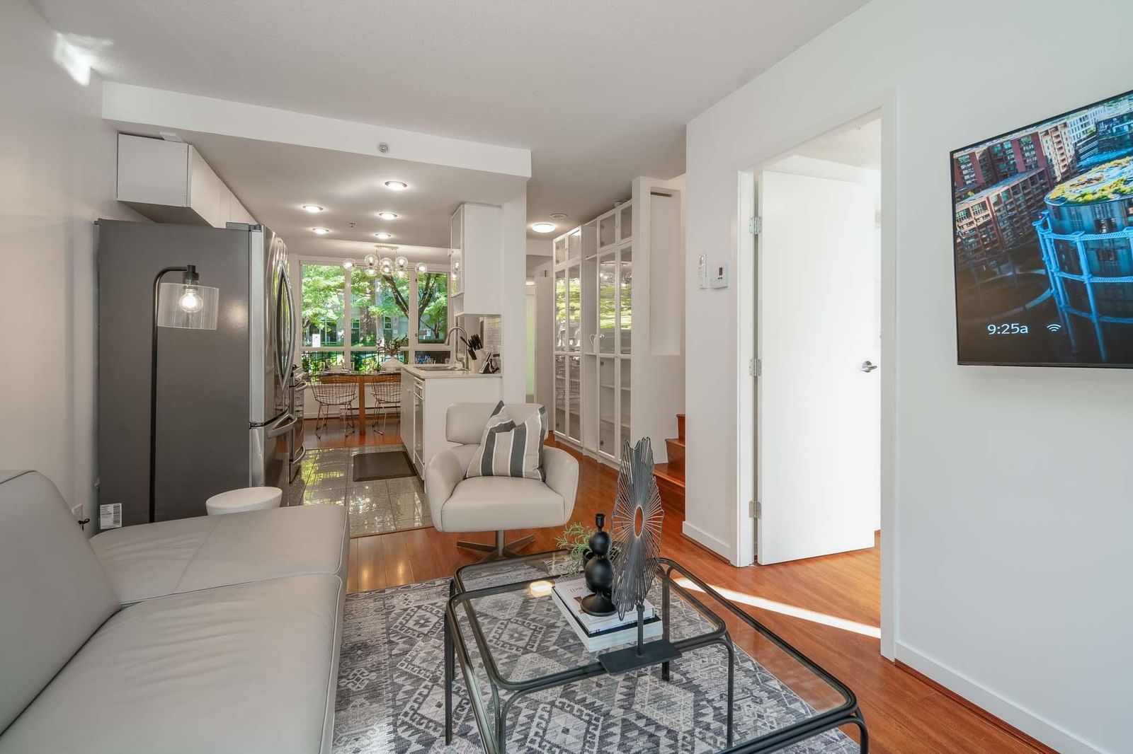 Listing Image 11