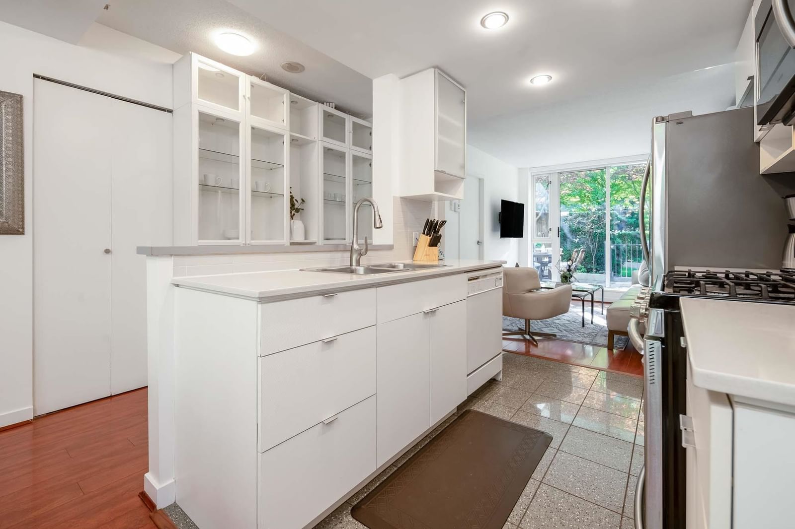 Listing Image 15