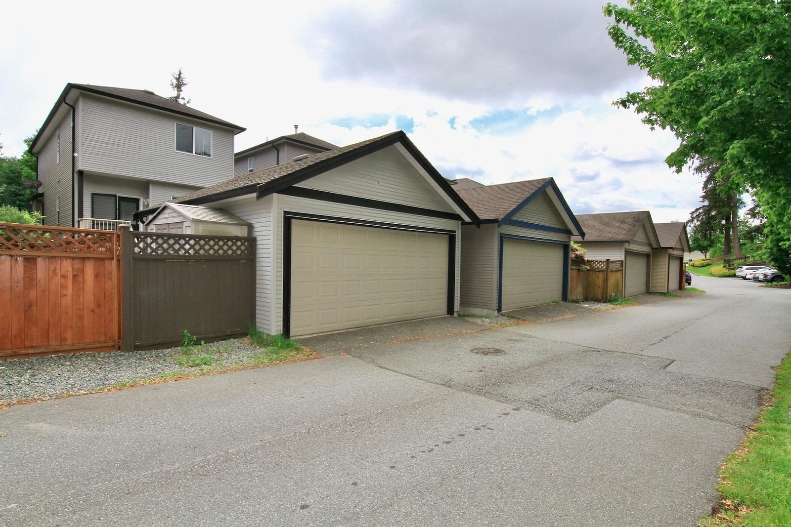 Listing Image 4